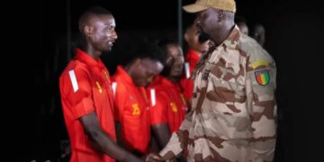 Ballon d’or Africain 2024: Quand le Général Mamadi Doumbouya apporte son soutien à l’attaquant Serhou Guirassy