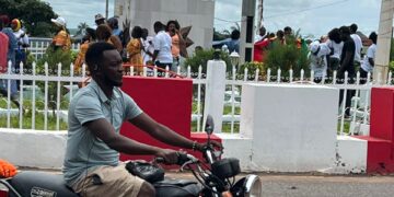Fête du 2 octobre: Voici l’engouement qui prévaut au niveau de certains grands axes routiers de Conakry