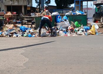 Conakry: Les bacs à ordures débordent par endroit 
