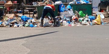 Conakry: Les bacs à ordures débordent par endroit 