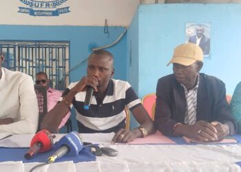 Abdoul Aziz Camara flingue le pouvoir militaire: “Le rôle d’un militaire c’est la défense de la patrie(…) Ce n’est pas dans les bureaux climatisés”