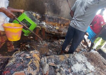 Incendie d’origine électrique à Gbessia : Une maison réduite en cendres, pas de victimes