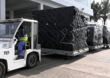 La Guinée s’engage dans les préparatifs des élections : Réception des équipements pour l’enrôlement biométrique