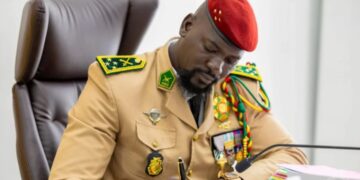 Guinée : Mamadi Doumbouya démet la direction du SNABE, en pleine crise des bourses étudiantes