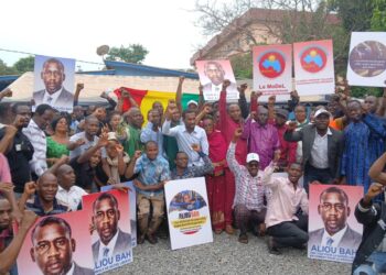 Guinée : Mobilisation citoyenne en faveur d’Aliou Bah devant le siège du MoDeL à Nongo