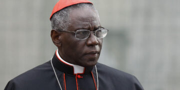 Élection pontificale : le Général Doumbouya affiche son soutien appuyé au Cardinal Robert Sarah