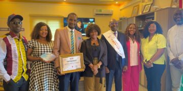 SAFEG 2025 : L’ONG “Les Icônes” rend hommage à Sanou Kerfalla Cissé, PDG du Groupe Afric Vision