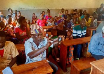 Crise d’infrastructures scolaires à Ouladin (Gueckédou) : un manque alarmant de tables-bancs interpelle les autorités