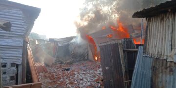 Incendie à Simbaya : plusieurs ateliers de menuiserie et cabarets ravagés par les flammes