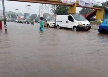 Intempéries à Conakry : trois morts signalés après des pluies diluviennes, selon le DG de l’ANGUCH