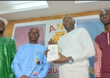 Guinée : 6 000 exemplaires du projet de nouvelle Constitution traduits en langues nationales remis aux promoteurs linguistiques
