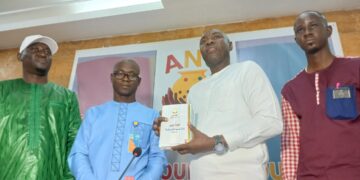 Guinée : 6 000 exemplaires du projet de nouvelle Constitution traduits en langues nationales remis aux promoteurs linguistiques