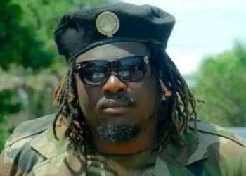 Affaire Singleton : l’artiste placé sous mandat de dépôt, son procès prévu le 3 septembre à Coyah