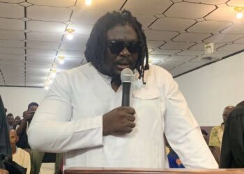 « Je n’ai pas fait exprès, pardonnez-moi » : Singleton devant le tribunal, la famille Traoré accorde son pardon
