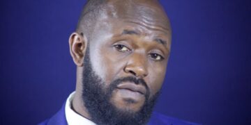 Briser les chaînes de corruption et des détournements de fonds publics pour bâtir une Guinée prospère (par Alpha BAYO)