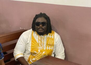 Affaire Singleton : l’artiste condamné à un an de prison avec sursis et au paiement de 900 millions GNF