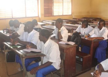 Rentrée scolaire 2025-2026 : forte affluence au lycée Léopold Sédar Senghor