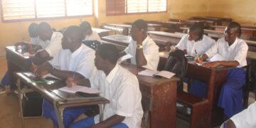 Rentrée scolaire 2025-2026 : forte affluence au lycée Léopold Sédar Senghor