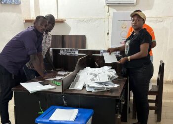 Scrutin présidentiel : les opérations de dépouillement entamées après la clôture des bureaux