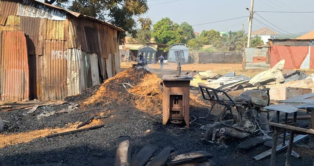 Kagbelen : Trois apprentis menuisiers périssent dans un incendie tragique  