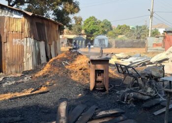 Kagbelen : Trois apprentis menuisiers périssent dans un incendie tragique  
