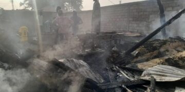 Kindia : un incendie détruit un dépôt de bois et plusieurs ateliers au quartier Caravanserail