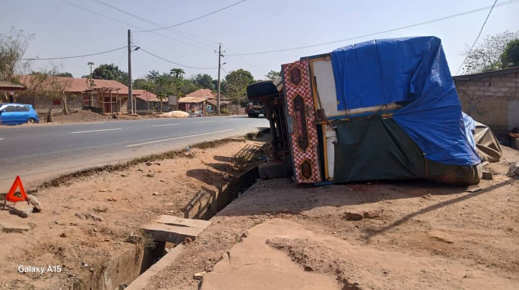 Kindia : un accident sur la RN1 Kindia–Conakry cause d’importants dégâts matériels