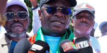 Présumé détournement de plus de 46 milliards GNF à Matoto : la CRIEF ordonne la comparution de l’ex-maire Mamadouba Tos Camara