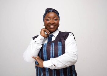 Législatives 2026 : la journaliste Aïssata Camara annonce sa candidature sur la liste nationale du RGT