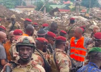 Éboulement à Dar-es-Salam : Mamadi Doumbouya se rend sur les lieux du drame