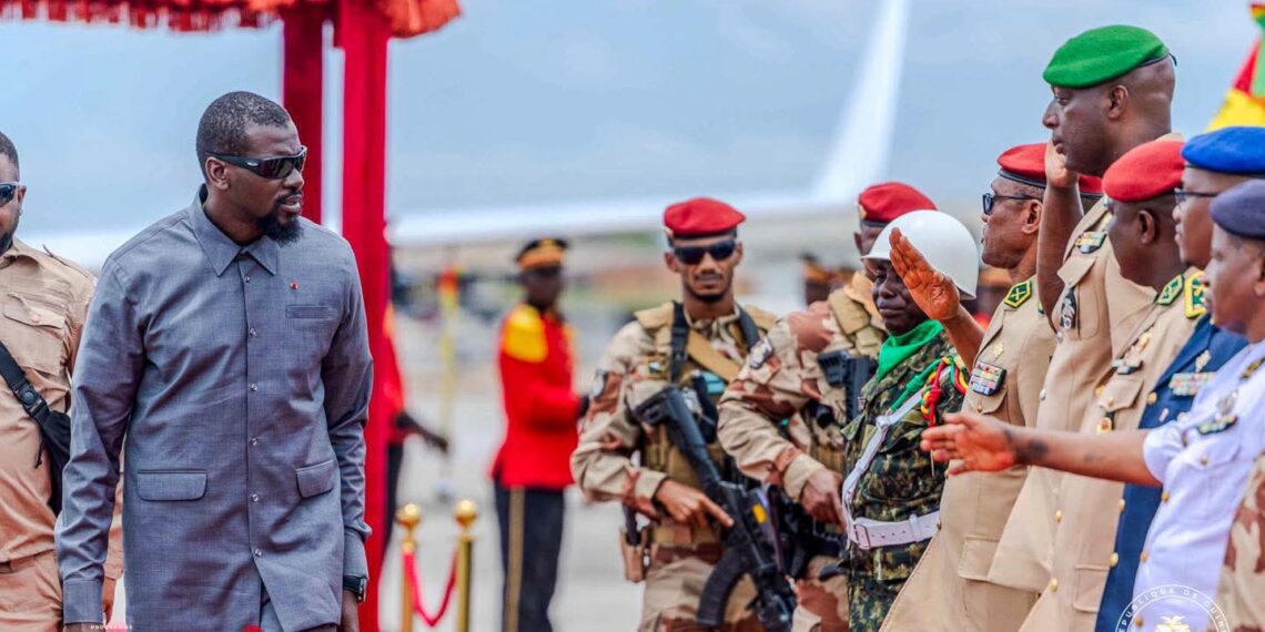 Mamadi Doumbouya de retour à Conakry après son séjour en Côte d’Ivoire