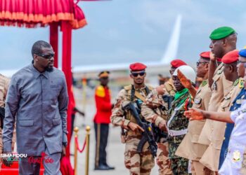 Mamadi Doumbouya de retour à Conakry après son séjour en Côte d’Ivoire